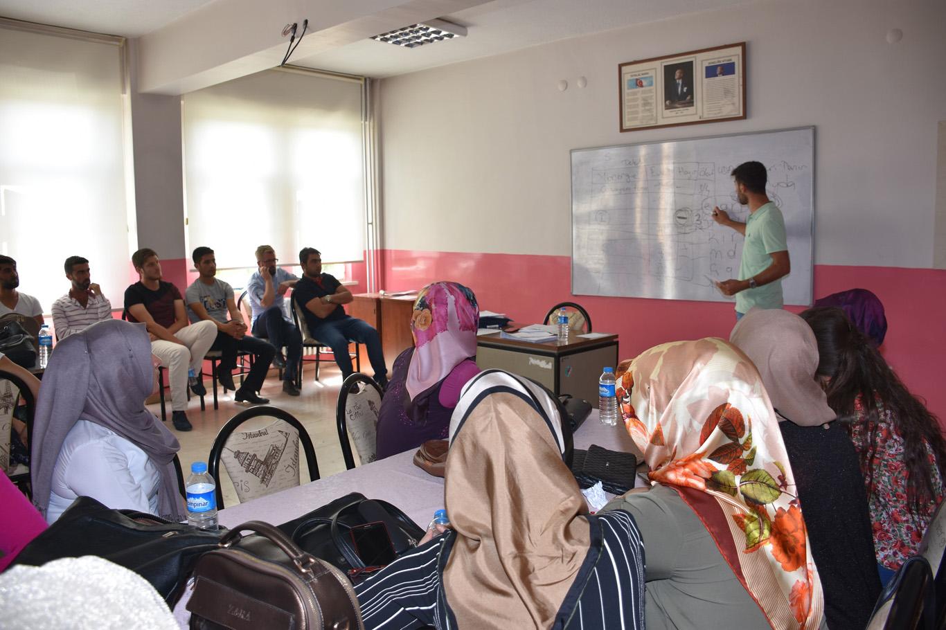 Muş'ta ücretli öğretmenler için "Özel Eğitim Uygulamaları Kursu" açıldı Muş'ta ücretli öğretmenler için "Özel Eğitim Uygulamaları Kursu" açıldı